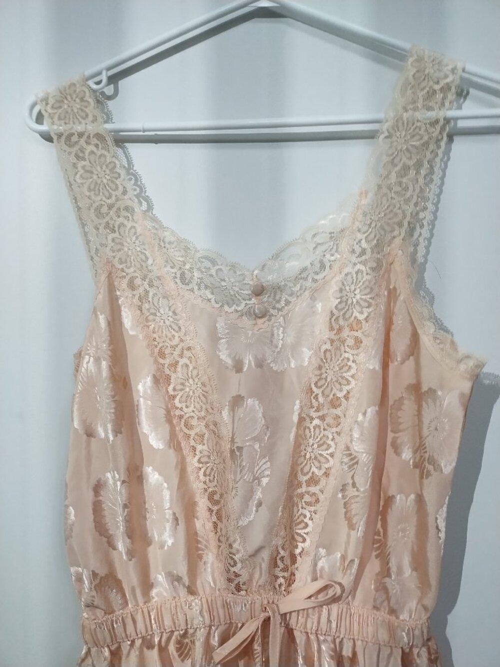Sweet sleeping lace trimmed Romper - Picture 2 of 7
